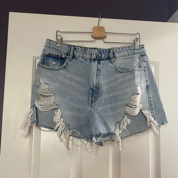 Zara Pants - High waisted ripped jean shorts - zara